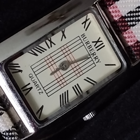 Burberry Plaid Vintage Like New Watch - Picture 9 of 16
